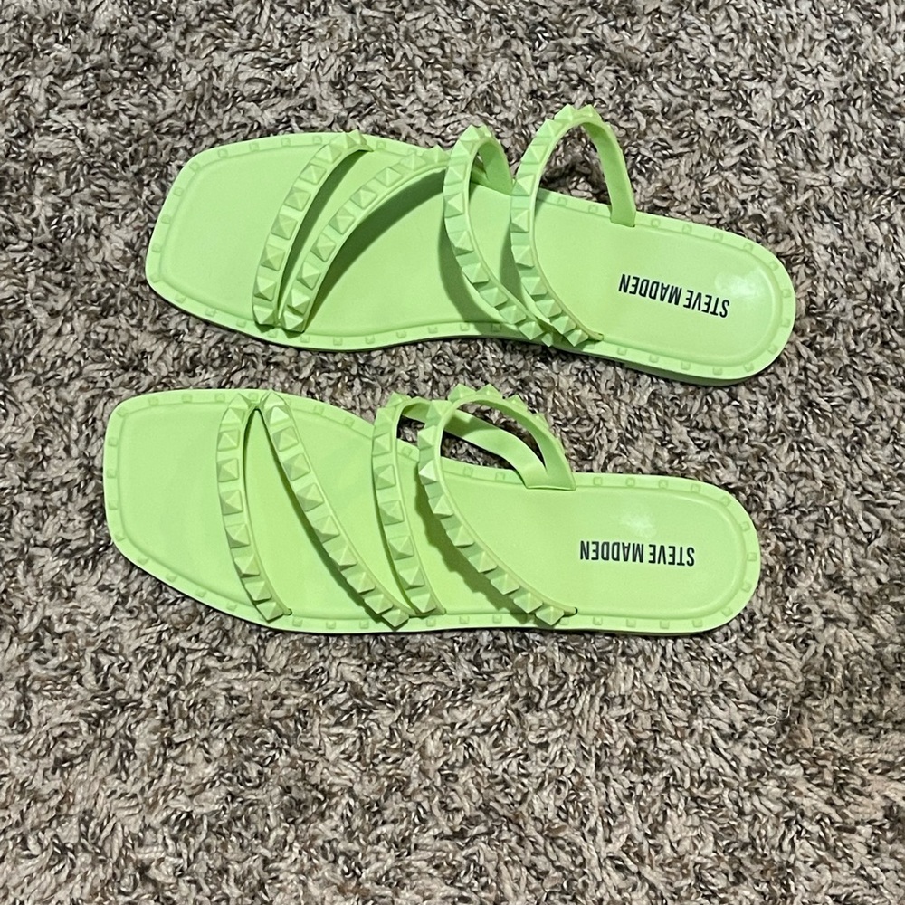 BRAND NEW Steve Madden Lime Green Pyramid Sandals
